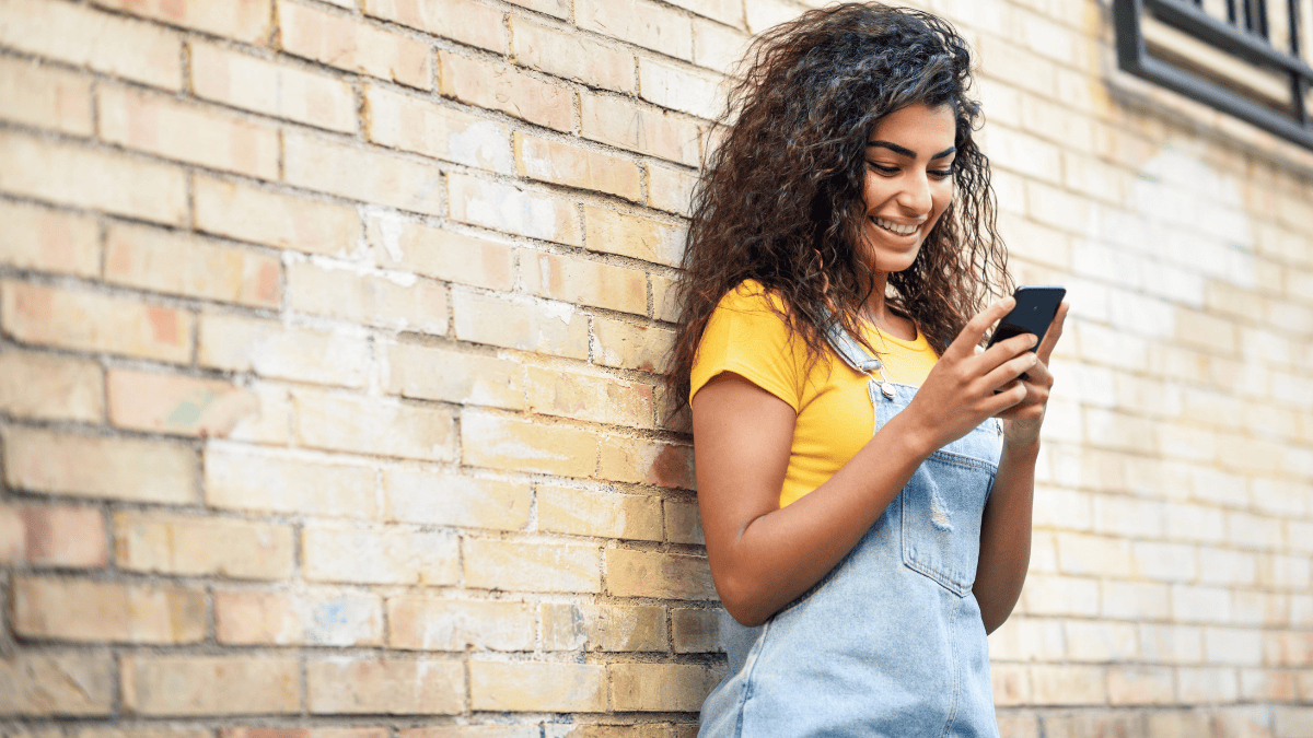 laughing while texting