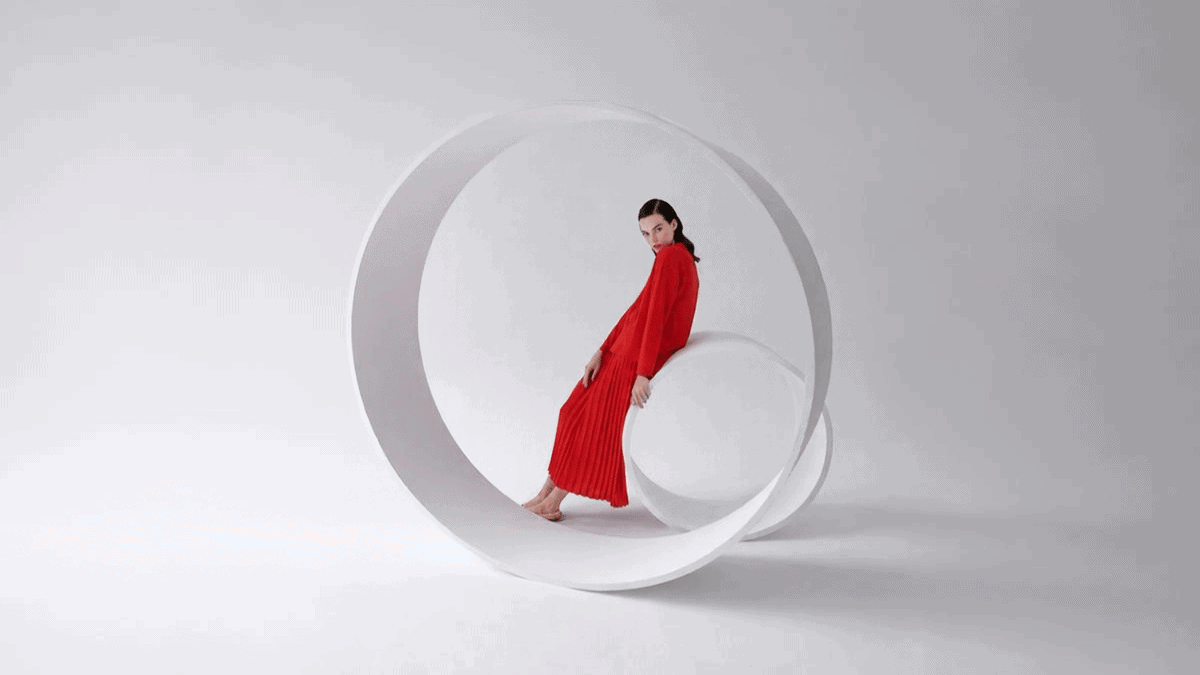 lady in circle